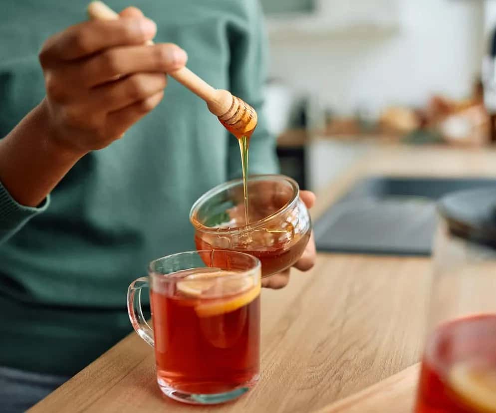 Dlaczego miód się nie psuje? Odkryj sekrety jego trwałości