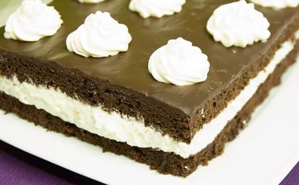 Ile kalorii ma ciasto czekoladowe? Zaskakujące różnice w kaloriach!