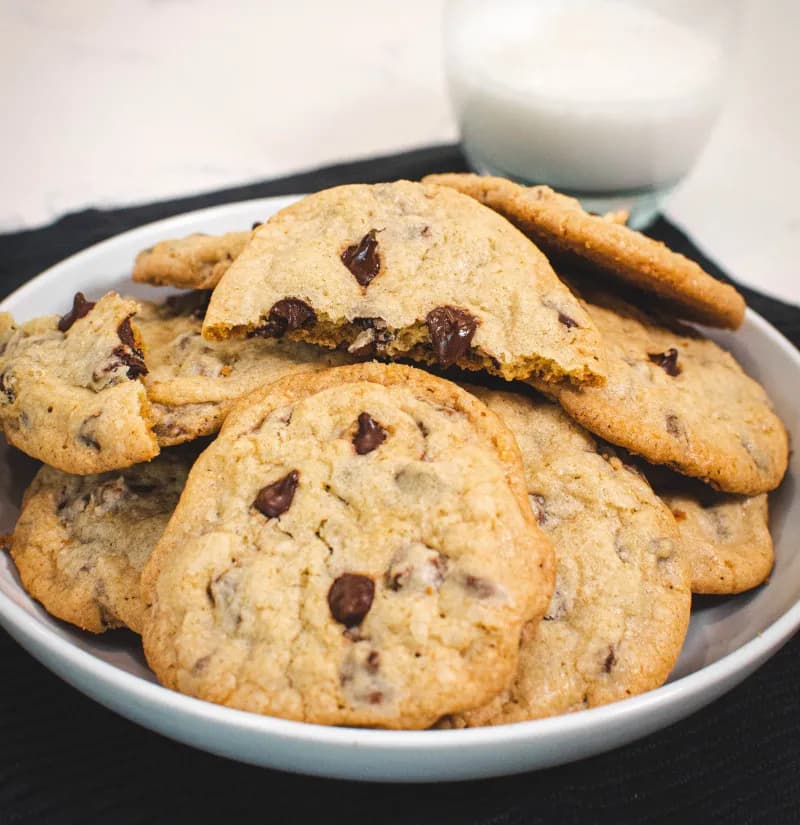 Jak zrobić pyszne ciastka z czekoladą – prosty przepis krok po kroku