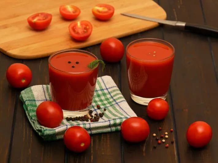 Czy sok pomidorowy obniża cukier? Odkryj zaskakujące korzyści