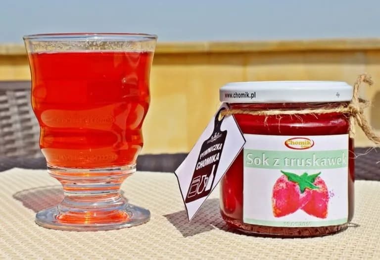 Prosty sposób na sok z truskawek bez sokownika – domowy przepis krok po kroku